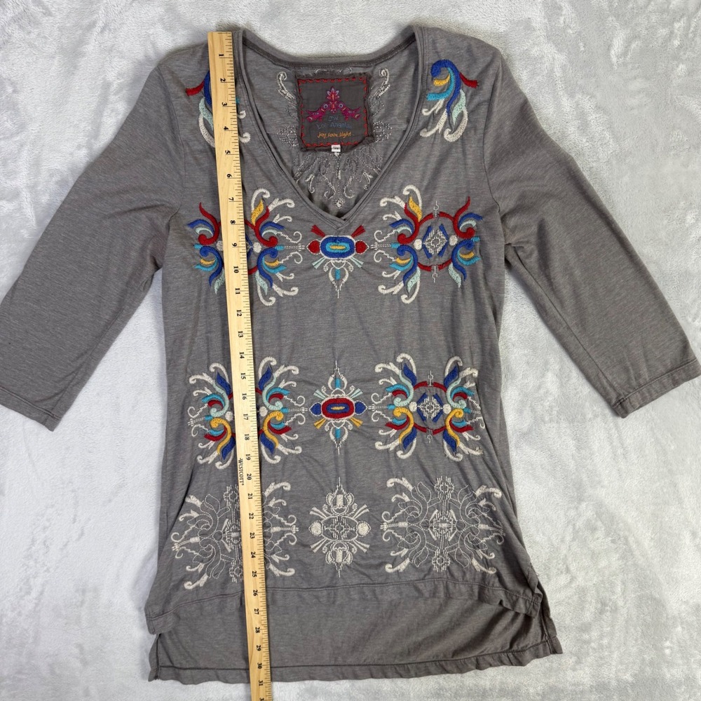 JW Los Angeles Tunic Top Women Medium Gray Embroidered V-Neck 3/4 Sleeve Boho - Picture 8 of 15